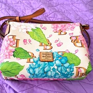Dooney & Bourke Pouchette Hydrangea beige background